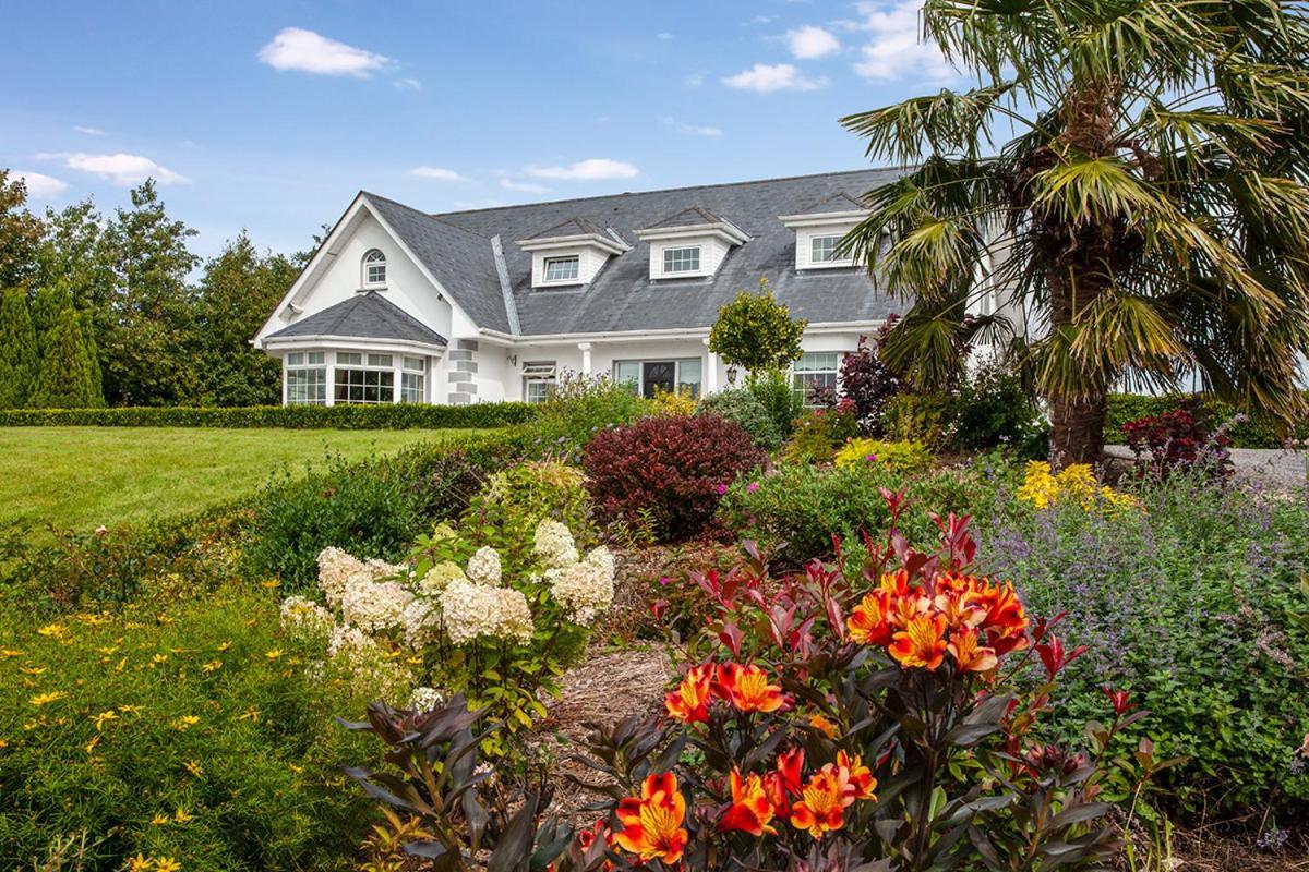 ניוברידג' The Ridgewood Lodge מראה חיצוני תמונה